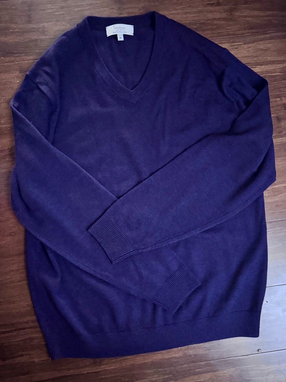 VTG Turnbury 100% Merino Wool Fine Knit V-Neck Long Sleeve Sweater Plum Purple